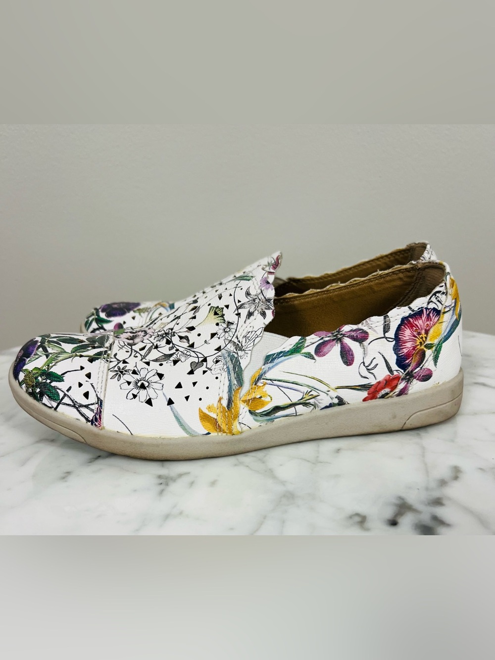 Earth Origins Celeste Slip-Ons – White, 8M